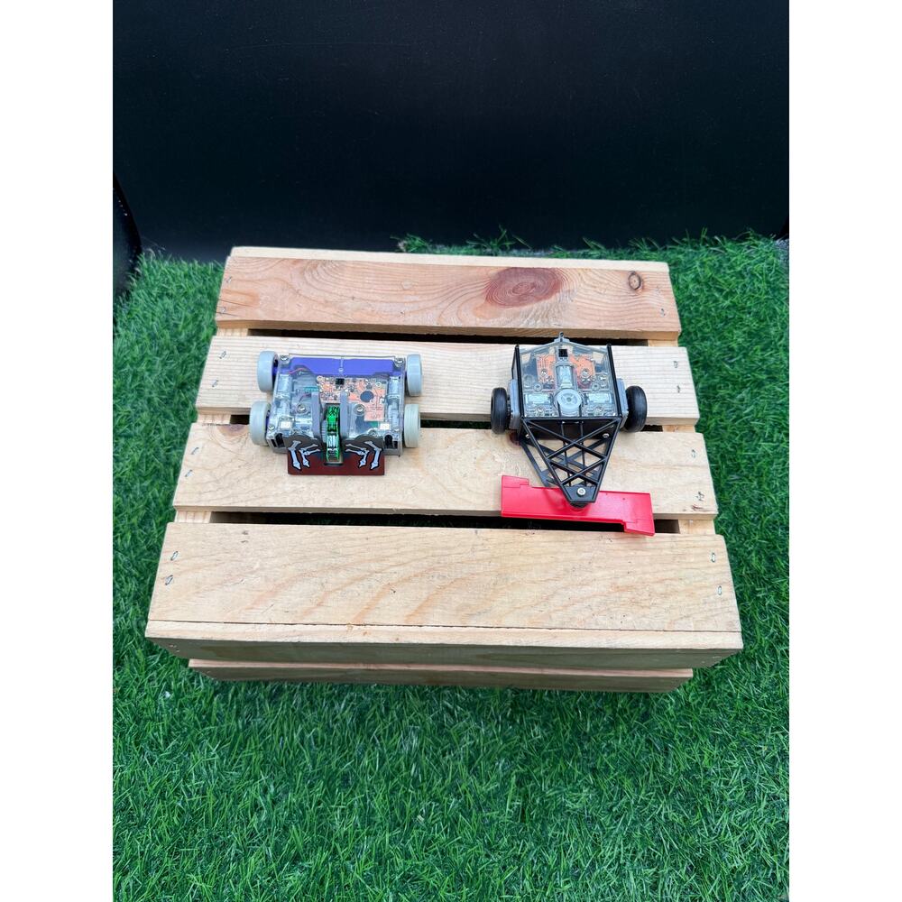 Lot of 2 Assorted BattleBots Hexbugs – Untested – Used